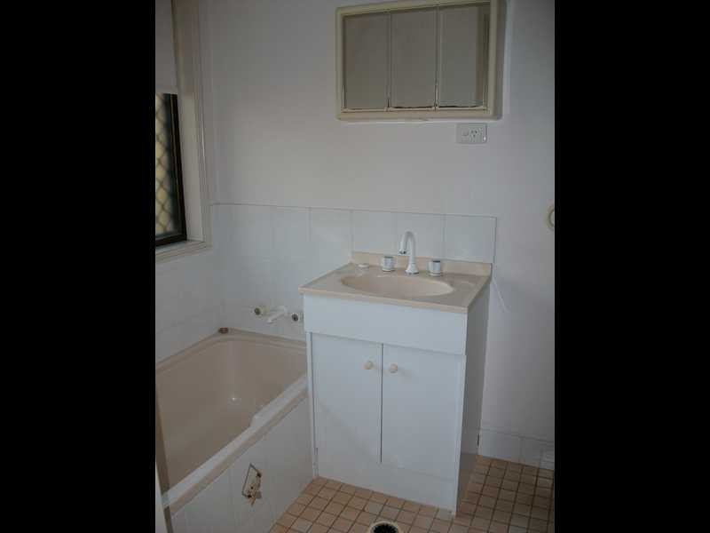 Unit 2/2 Palm Avenue, Raceview QLD 4305