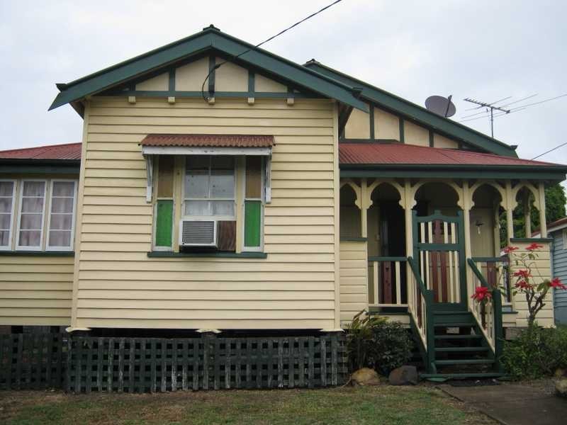 11 Clifton Street, Booval QLD 4304