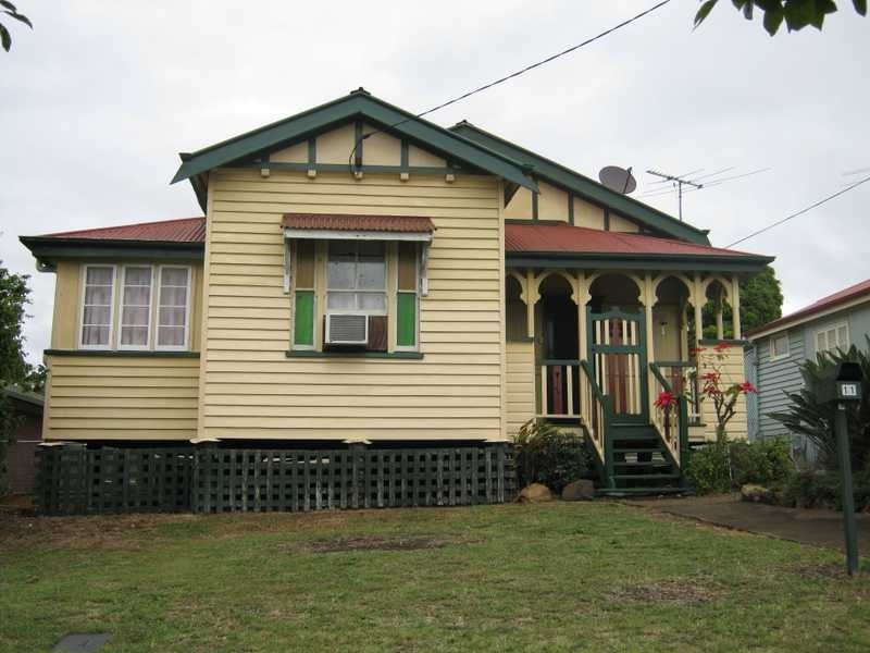 11 Clifton Street, Booval QLD 4304