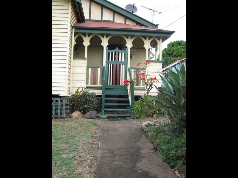 11 Clifton Street, Booval QLD 4304