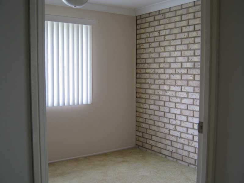 Unit 9/16 Lindsay Street, Bundamba QLD 4304