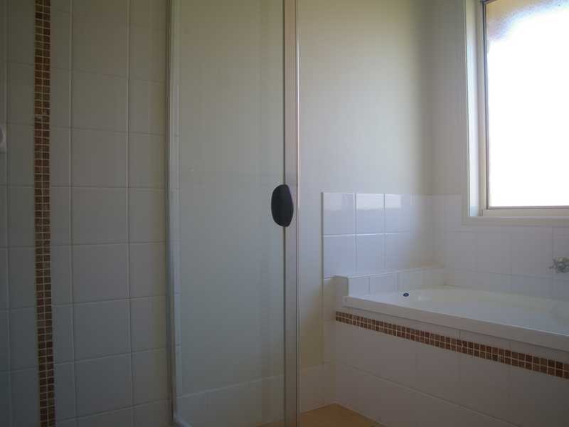 90 Anna Drive, Raceview QLD 4305