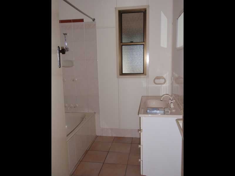 6 Kruger Street, Booval QLD 4304