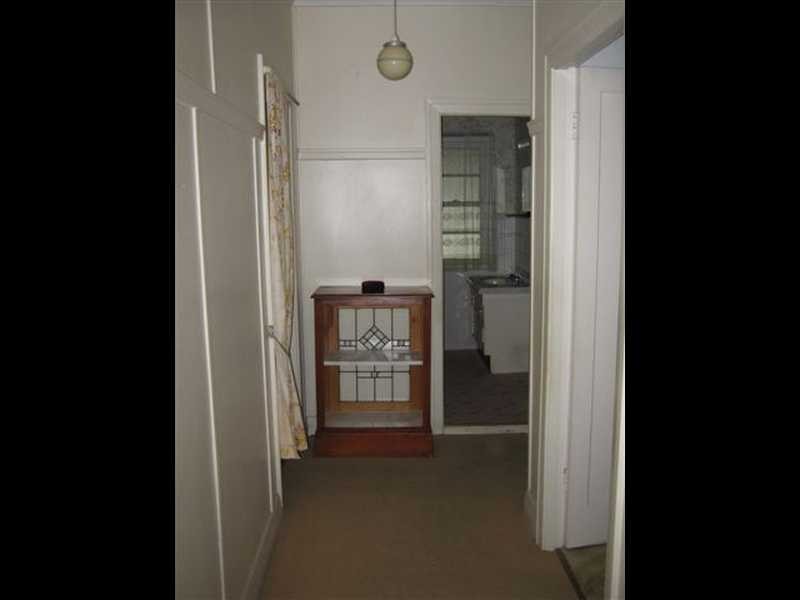 11 Lusitania Street, Newtown QLD 4305