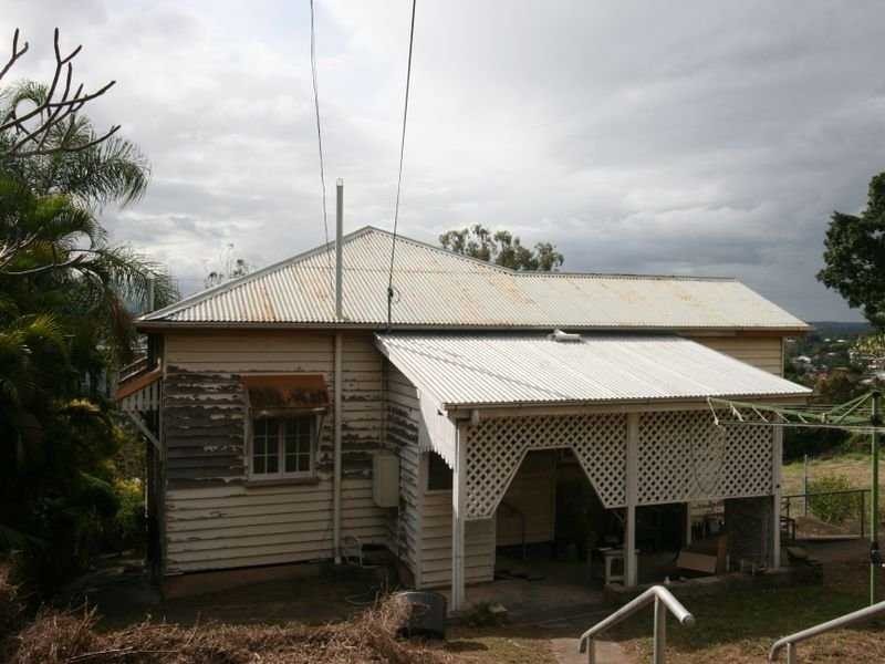 11 Chelmsford Avenue, Ipswich QLD 4305