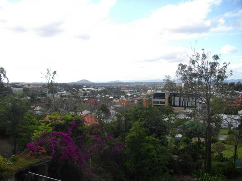 11 Chelmsford Avenue, Ipswich QLD 4305