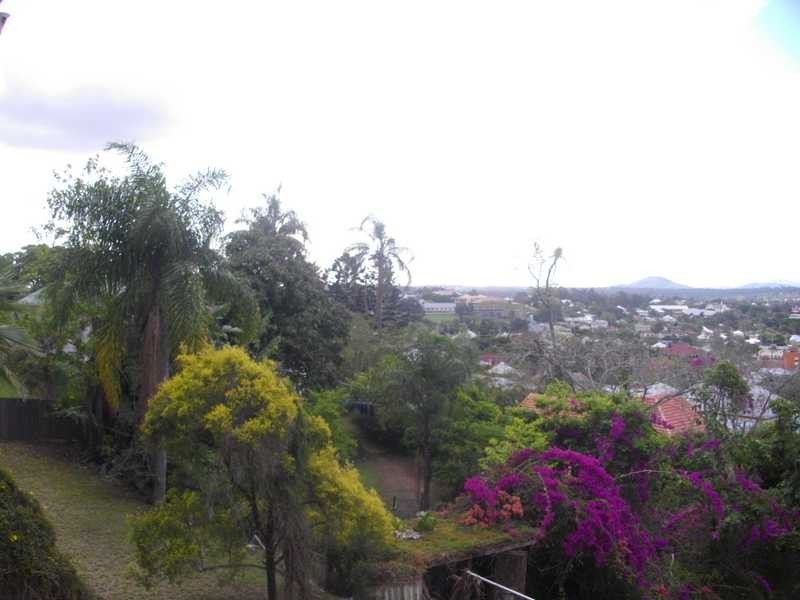 11 Chelmsford Avenue, Ipswich QLD 4305