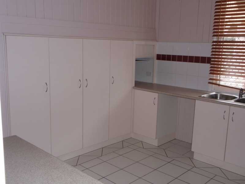 9 Foote Street, Newtown QLD 4305