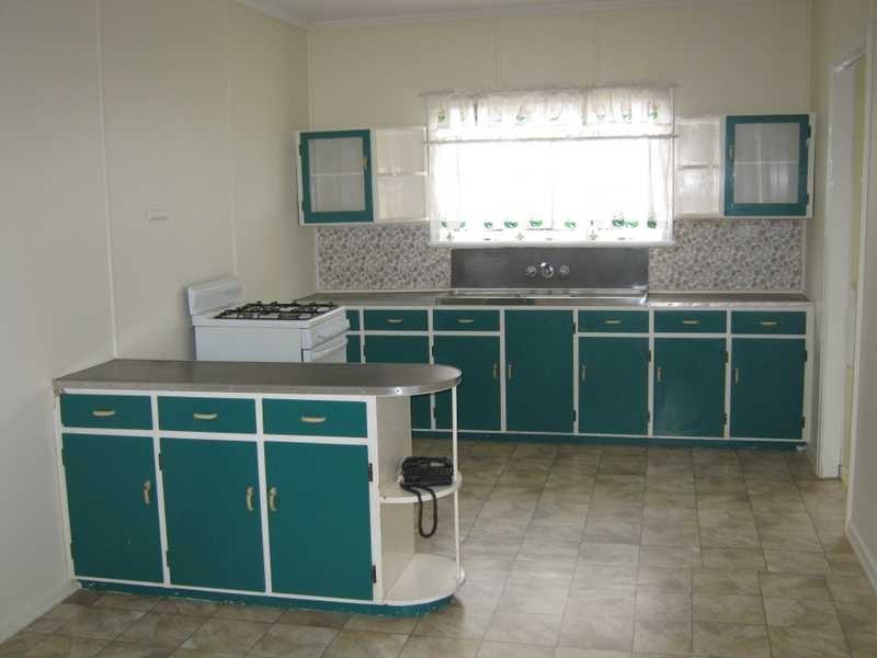 34 Dell Street, Eastern Heights QLD 4305