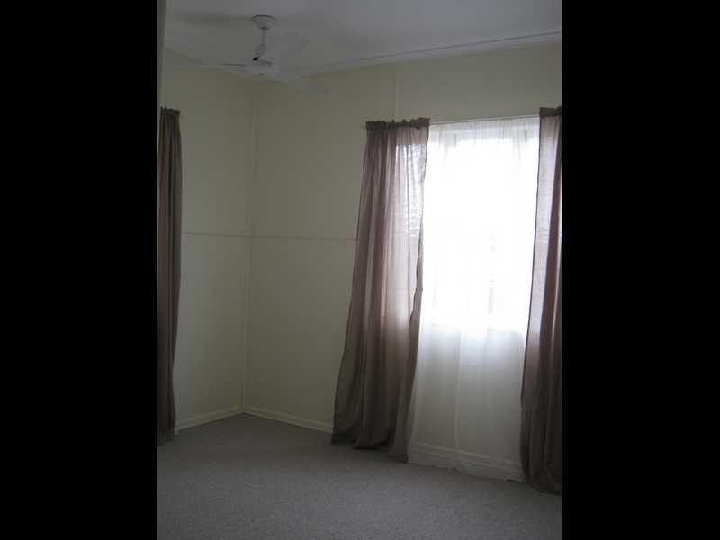 34 Dell Street, Eastern Heights QLD 4305