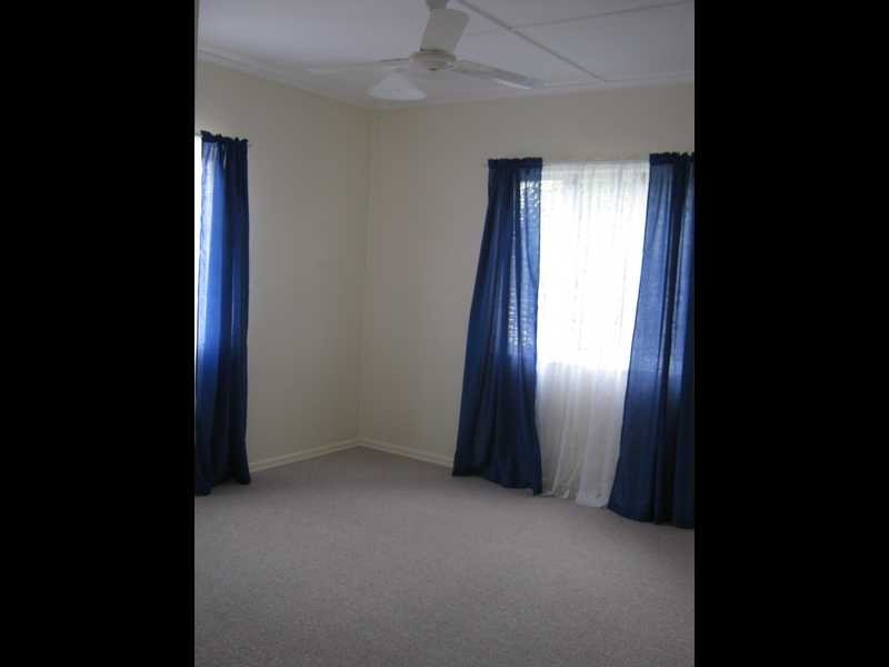 34 Dell Street, Eastern Heights QLD 4305