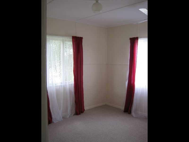 34 Dell Street, Eastern Heights QLD 4305