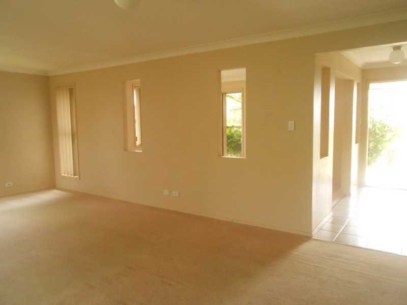 9 Dewhurst Crescent, Raceview QLD 4305