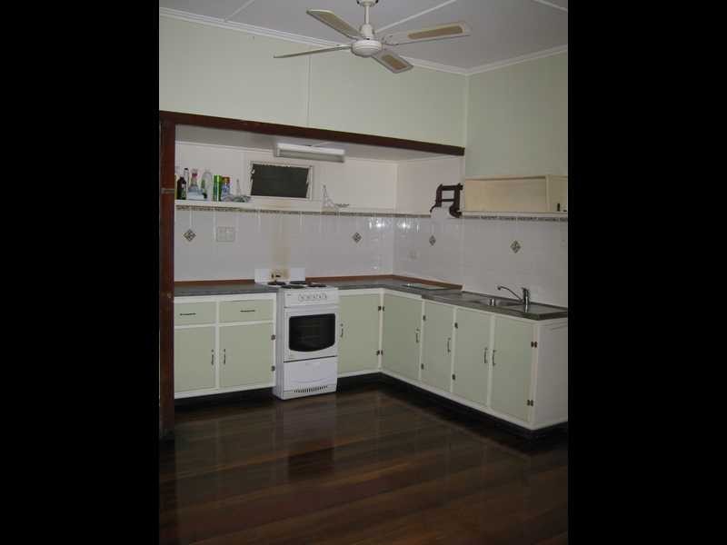 15 Station Road, Riverview QLD 4303