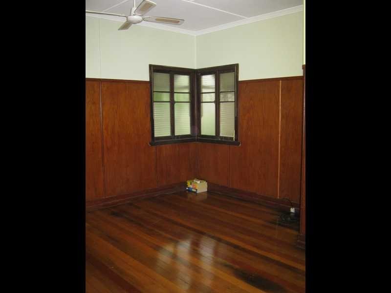 15 Station Road, Riverview QLD 4303