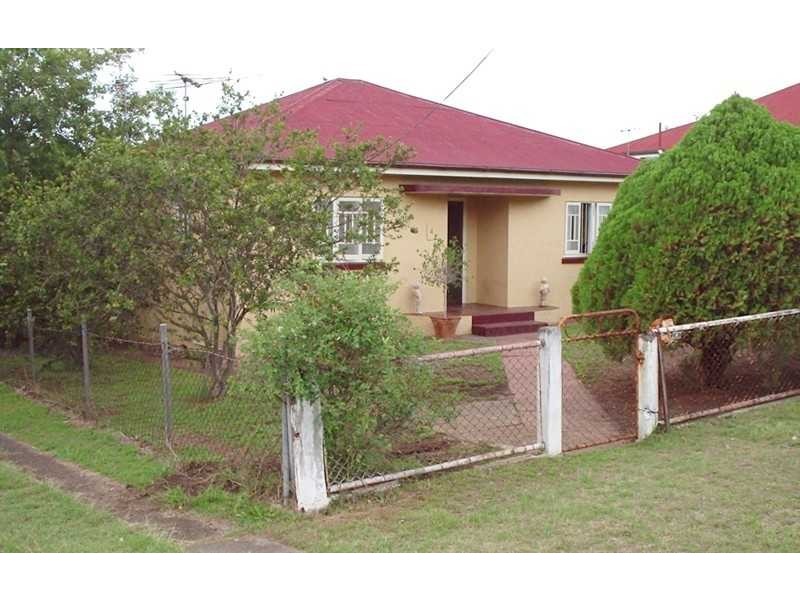 4 Thurso Street, North Booval QLD 4304