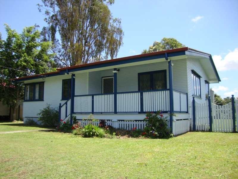 16 Crosshill Street, Leichhardt QLD 4305