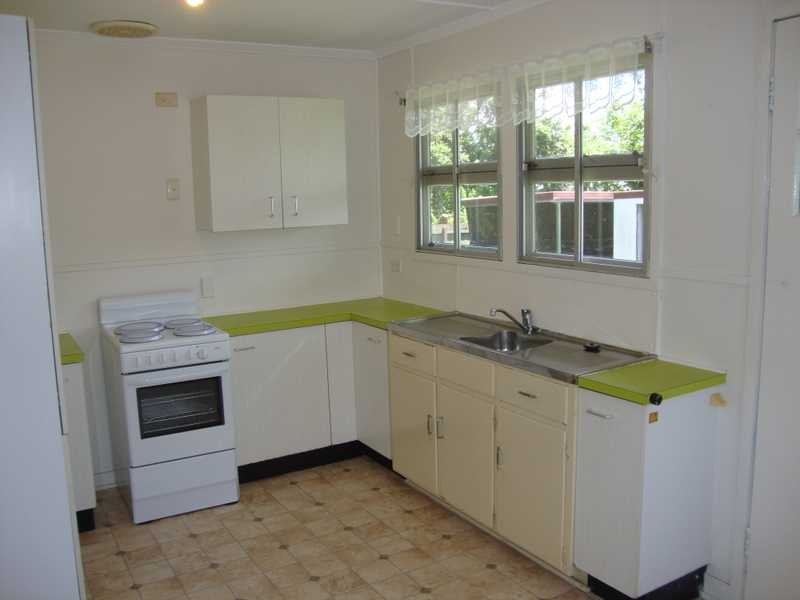 16 Crosshill Street, Leichhardt QLD 4305