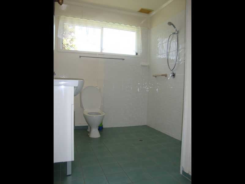 16 Crosshill Street, Leichhardt QLD 4305