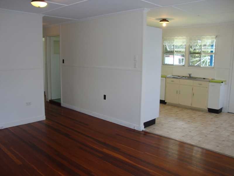 16 Crosshill Street, Leichhardt QLD 4305