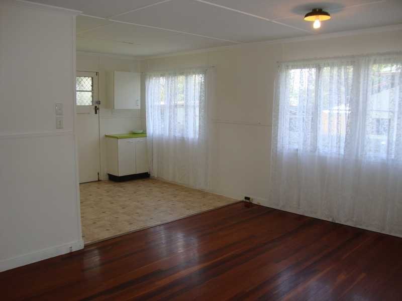 16 Crosshill Street, Leichhardt QLD 4305