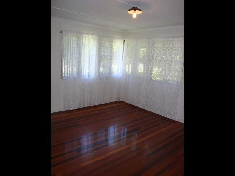 16 Crosshill Street, Leichhardt QLD 4305