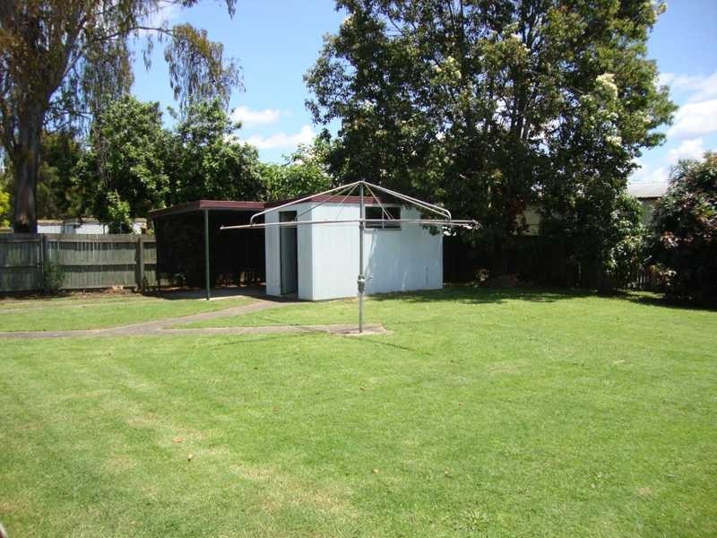 16 Crosshill Street, Leichhardt QLD 4305