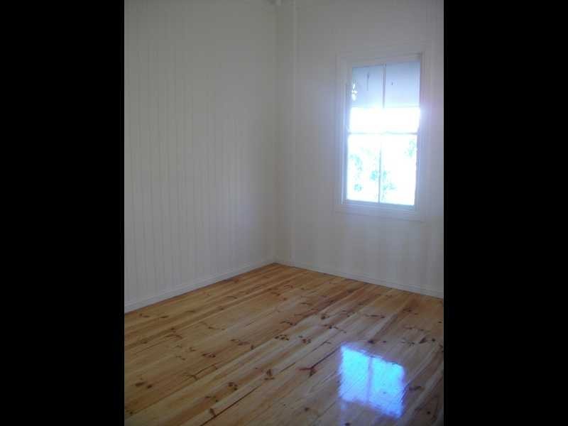 6 Macrae Street, Woodend QLD 4305