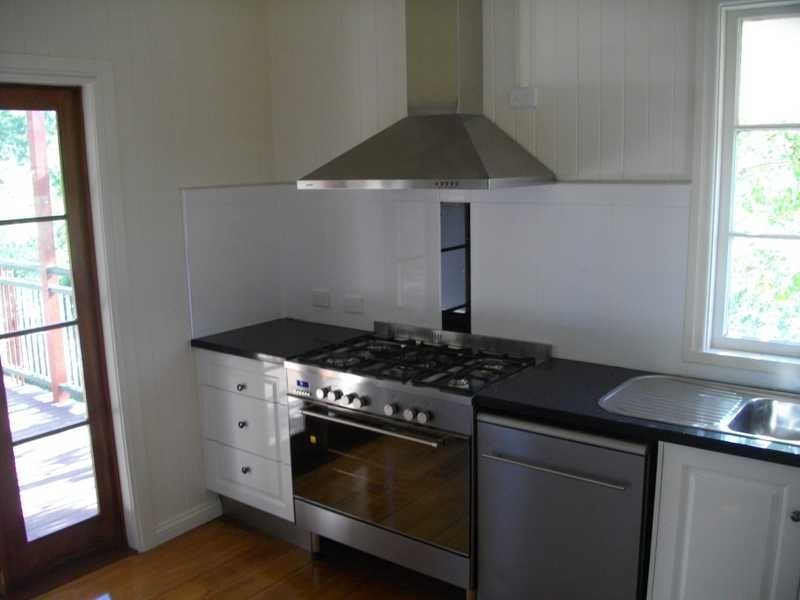 6 Macrae Street, Woodend QLD 4305