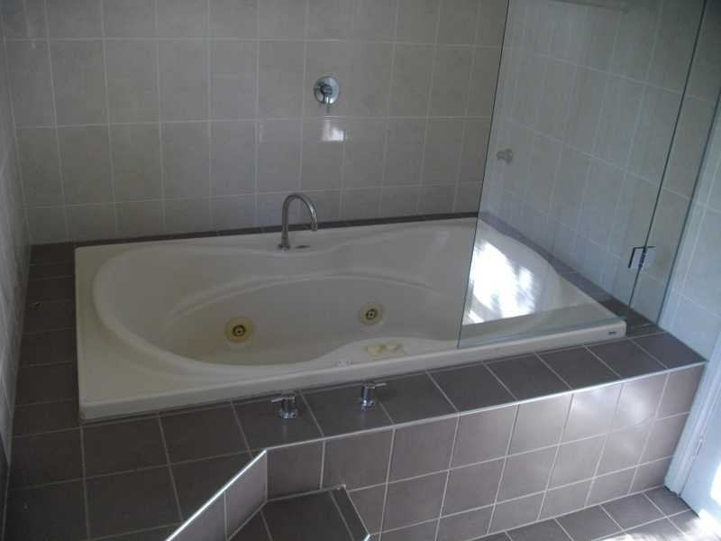 6 Macrae Street, Woodend QLD 4305