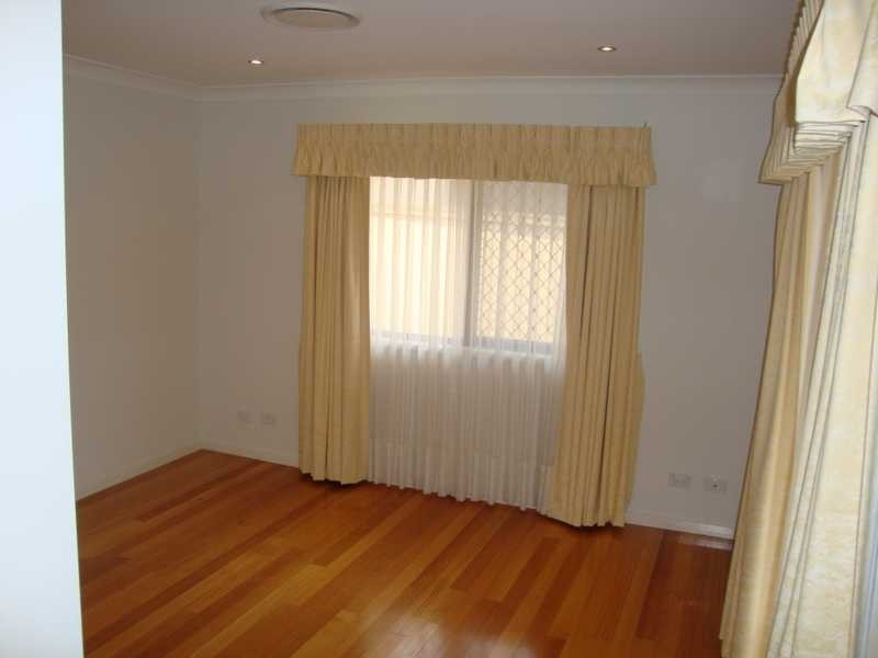 5 Whitewood Crescent, Brookwater QLD 4300