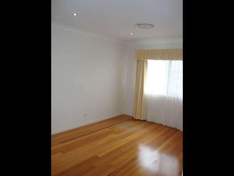 5 Whitewood Crescent, Brookwater QLD 4300