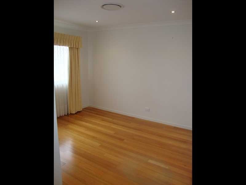 5 Whitewood Crescent, Brookwater QLD 4300