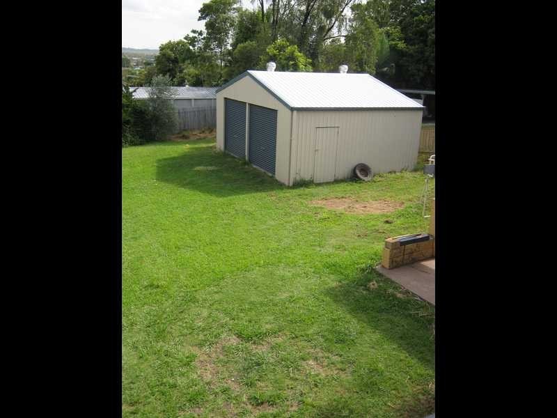 9 Robertson Road, Eastern Heights QLD 4305