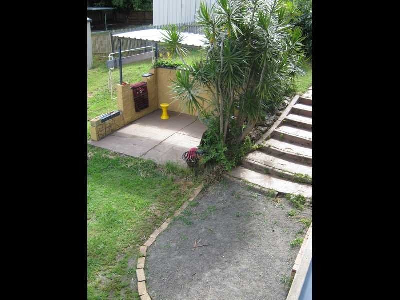 9 Robertson Road, Eastern Heights QLD 4305