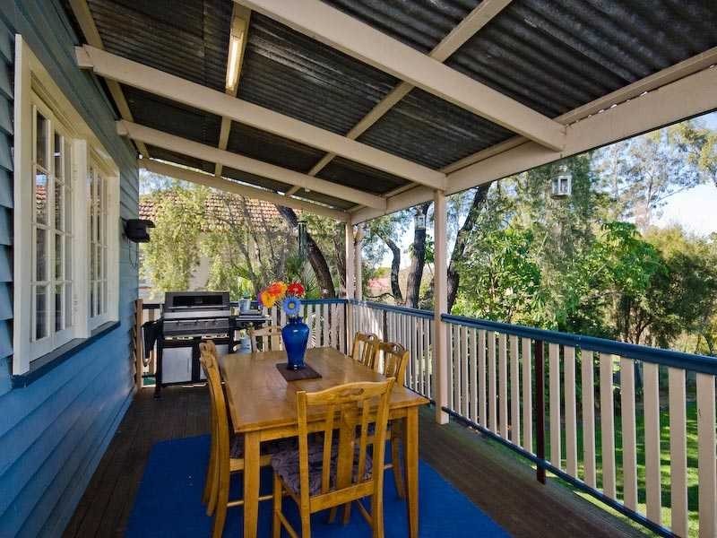 9 Robertson Road, Eastern Heights QLD 4305