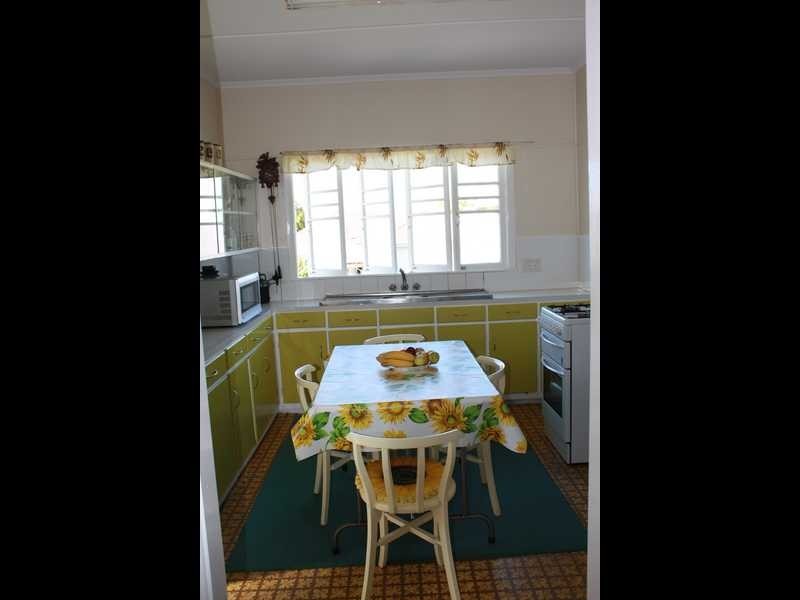 3 Molloy Street, Silkstone QLD 4304