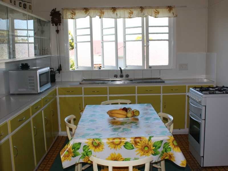 3 Molloy Street, Silkstone QLD 4304