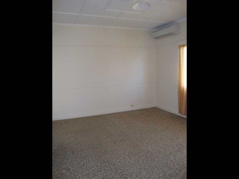 3 Molloy Street, Silkstone QLD 4304