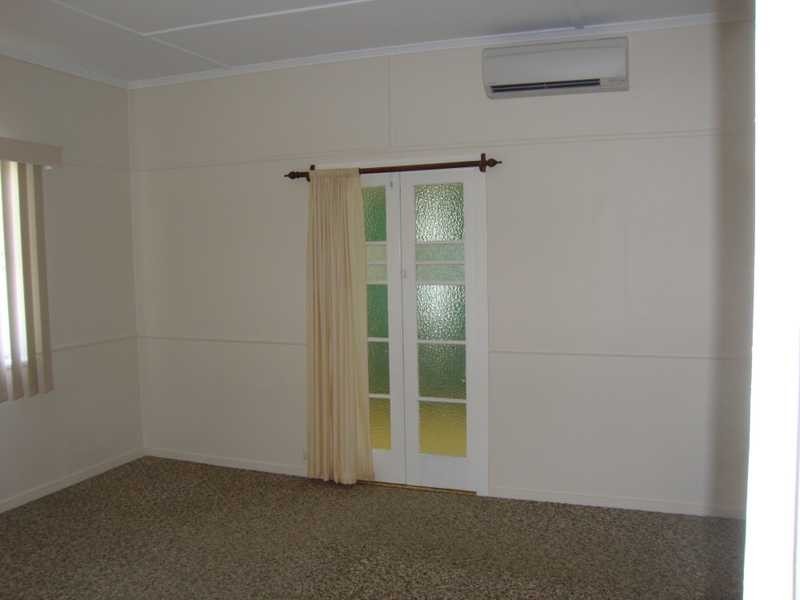 3 Molloy Street, Silkstone QLD 4304