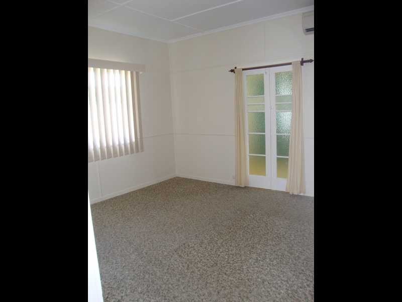 3 Molloy Street, Silkstone QLD 4304