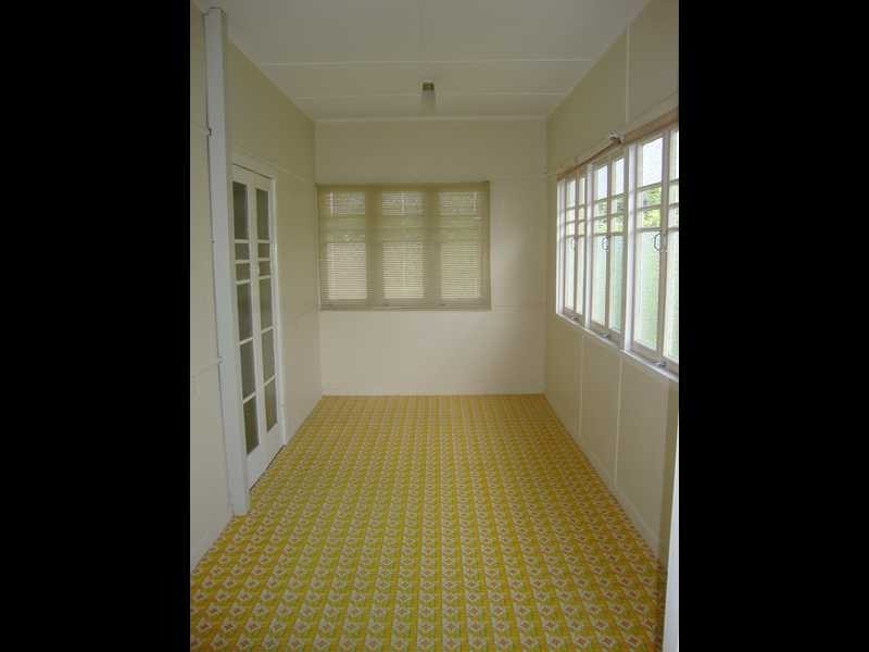 3 Molloy Street, Silkstone QLD 4304