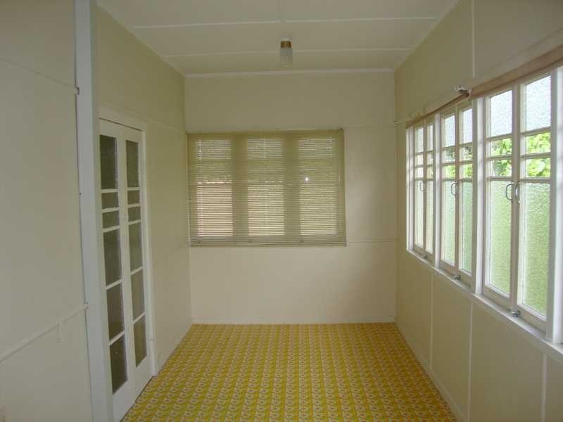 3 Molloy Street, Silkstone QLD 4304