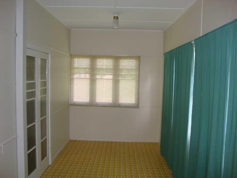 3 Molloy Street, Silkstone QLD 4304