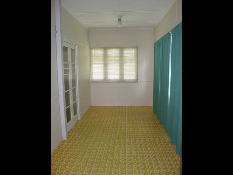 3 Molloy Street, Silkstone QLD 4304