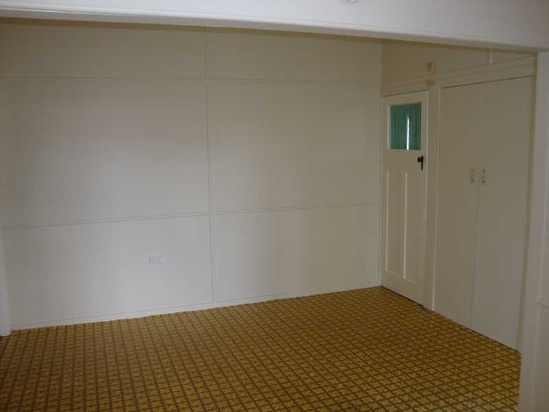 3 Molloy Street, Silkstone QLD 4304