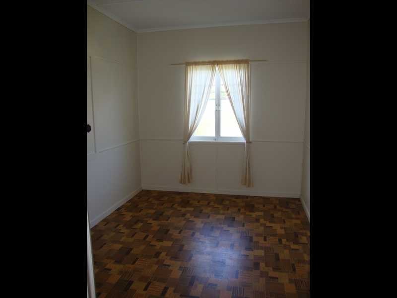 3 Molloy Street, Silkstone QLD 4304