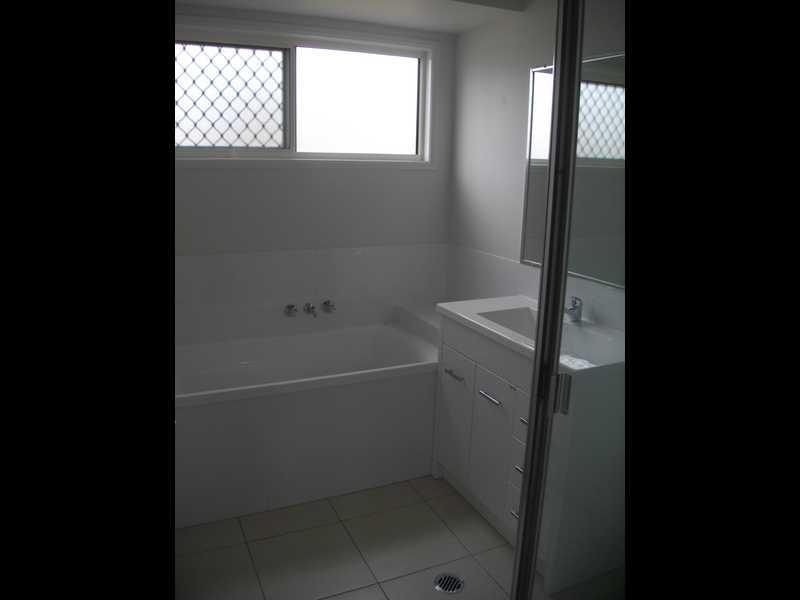 6 Weymouth Street, Bundamba QLD 4304