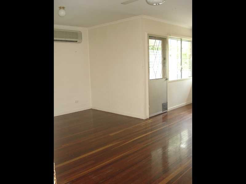 17 Flinders Drive, Leichhardt QLD 4305