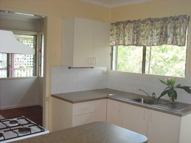17 Flinders Drive, Leichhardt QLD 4305